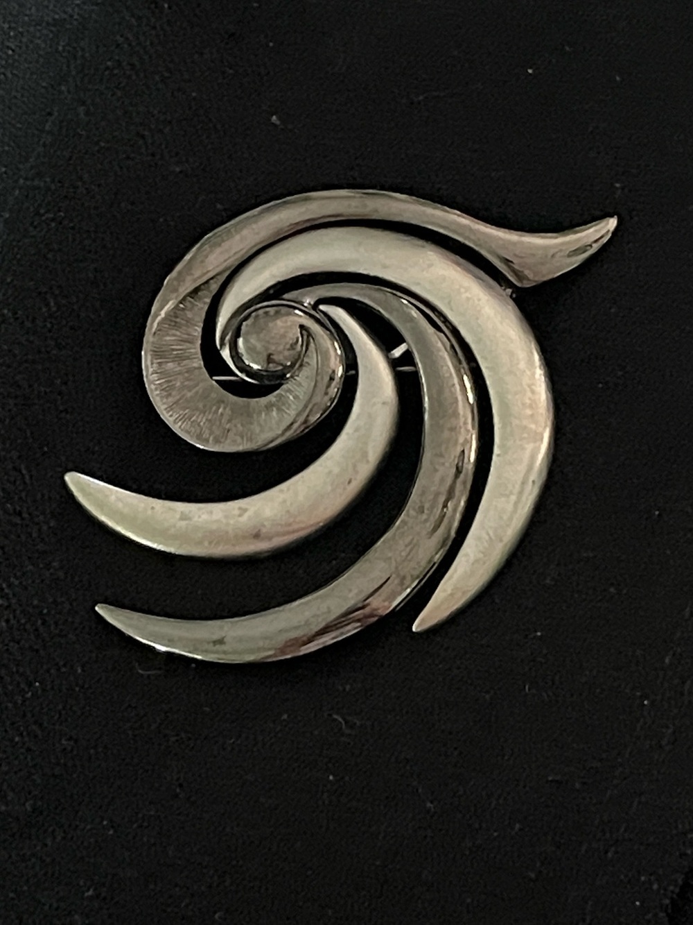 Vintage Signed Tara© Modernist Abstract Swirl Brooch Silver Tone Gunmetal Pin